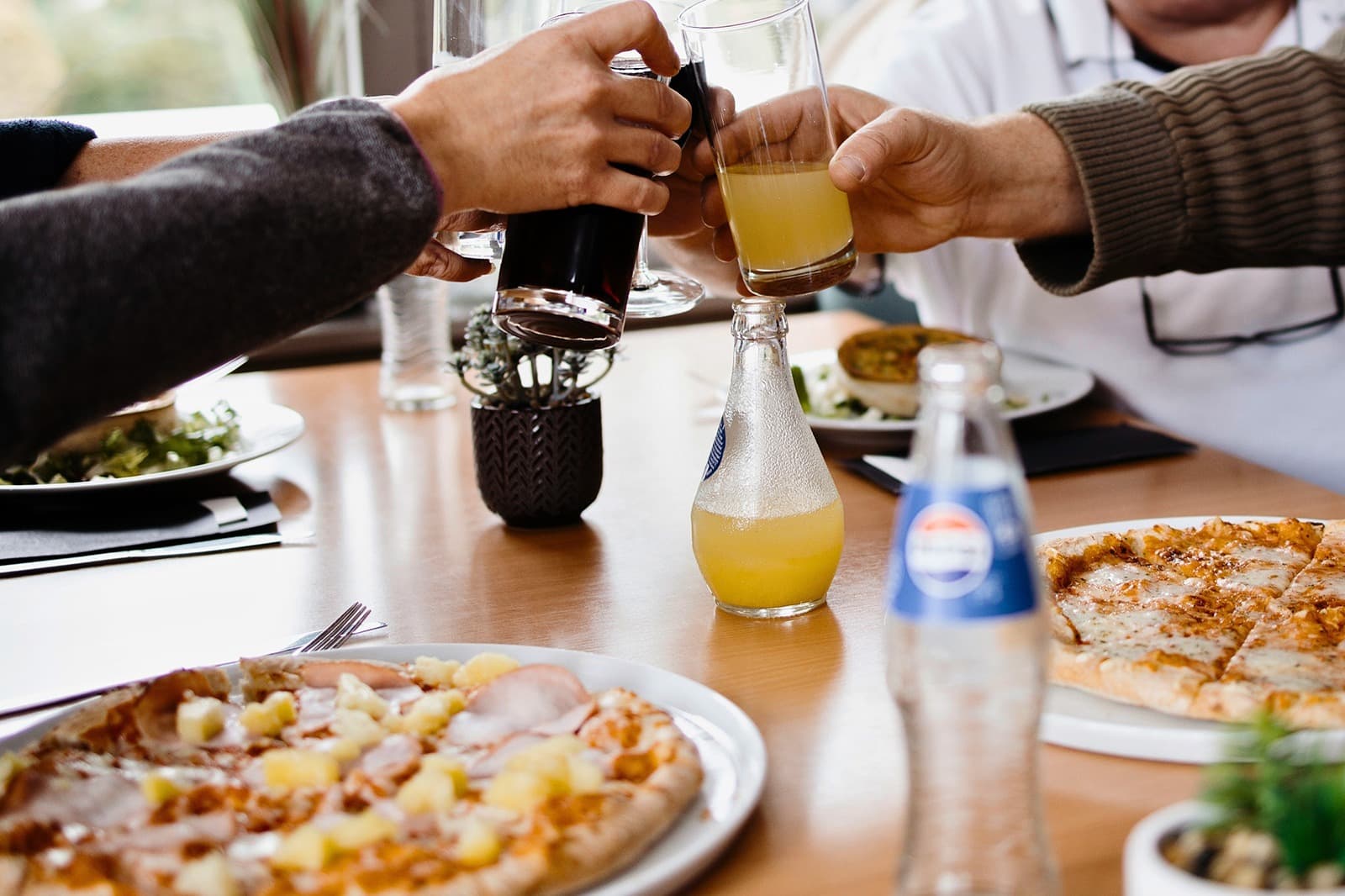 Comida y bebida