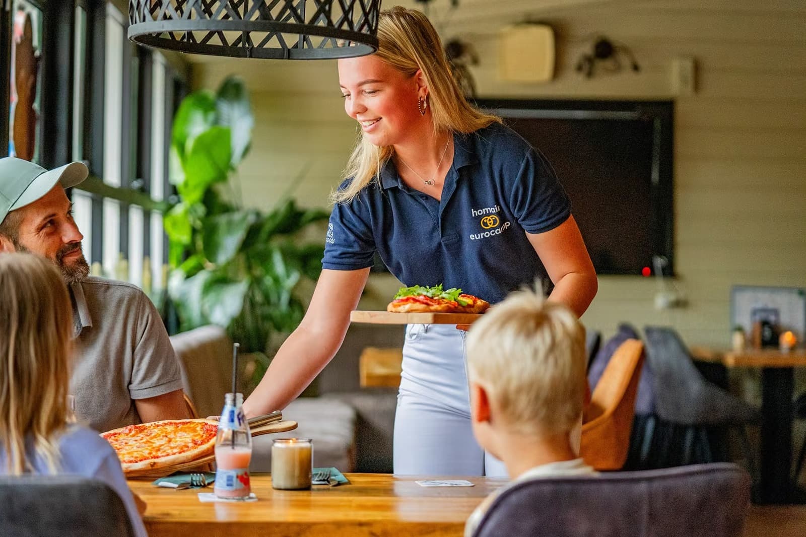 Comida y bebida